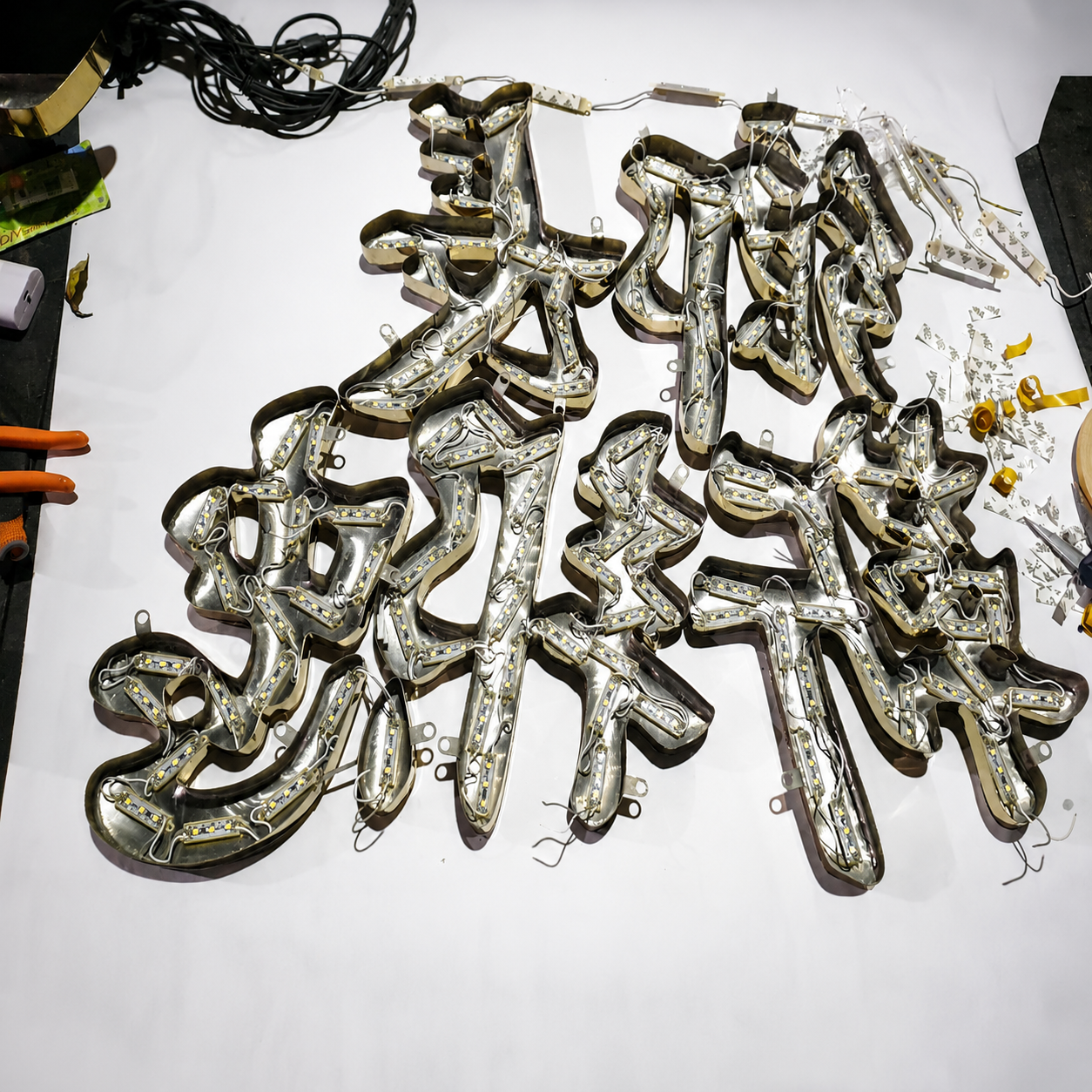金屬字、鈦金字、雷射切割 不鏽鋼鏡面精雕LED照明設計:圖片 3